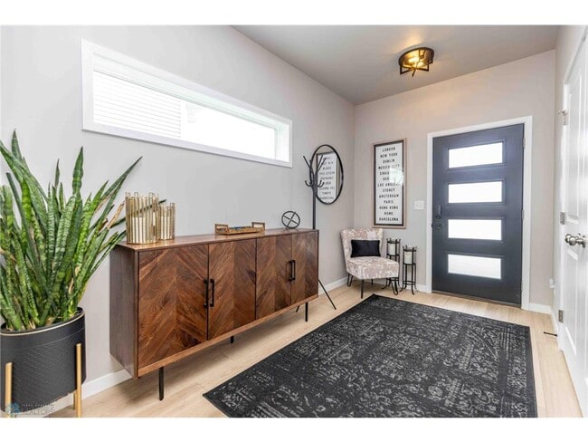 Building Photo - 1058 Ashley Dr W