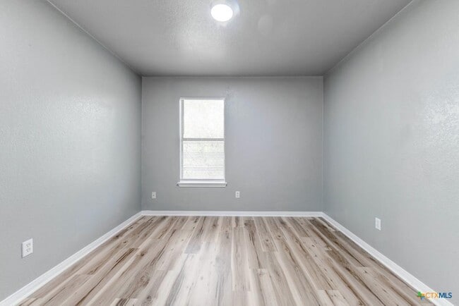 Building Photo - 2321 Terrace Dr