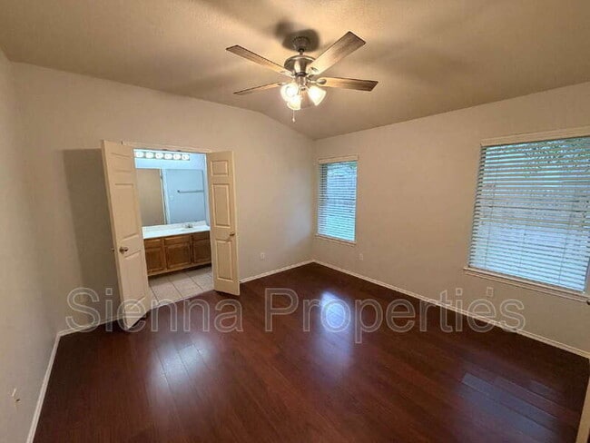 Building Photo - 1006 Reynaldo St