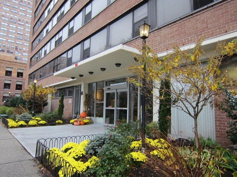 Building Photo - 135 MONTGOMERY St