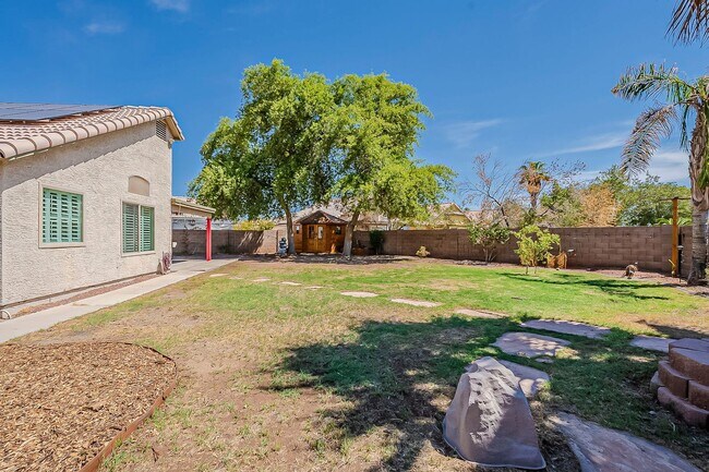Building Photo - 4 bed, 2 bath home in Peoria