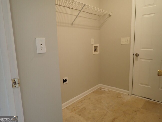 Building Photo - 827 Sinclair Way