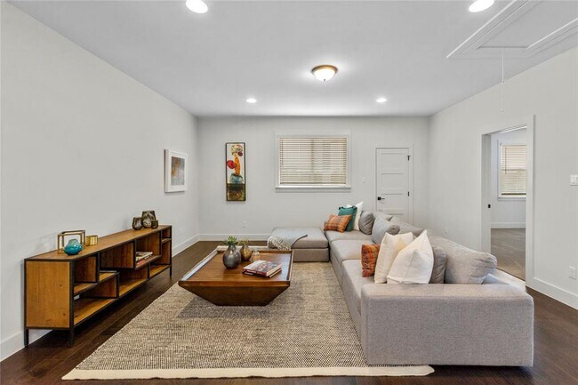 Building Photo - 1273 Summerbrooke Cir