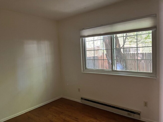 Building Photo - 2255 Spruce St