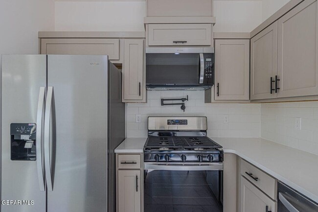 Building Photo - 500 E San Antonio Ave