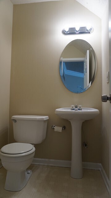 Building Photo - SUPER ADORABLE 2-Story, 2 Bedroom / 2.5 Bathroom Townhome!