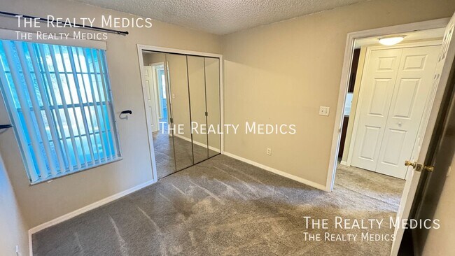 Building Photo - 2727 N Poinciana Blvd