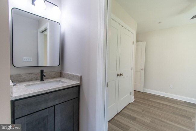 Building Photo - 14 Sandy Ln