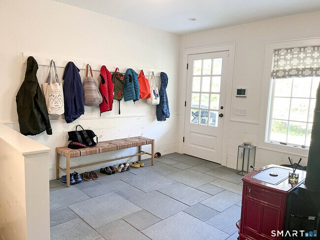 Building Photo - 85 Gellert Rd