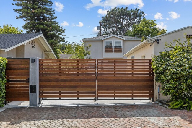 Building Photo - 4835 Gentry Ave