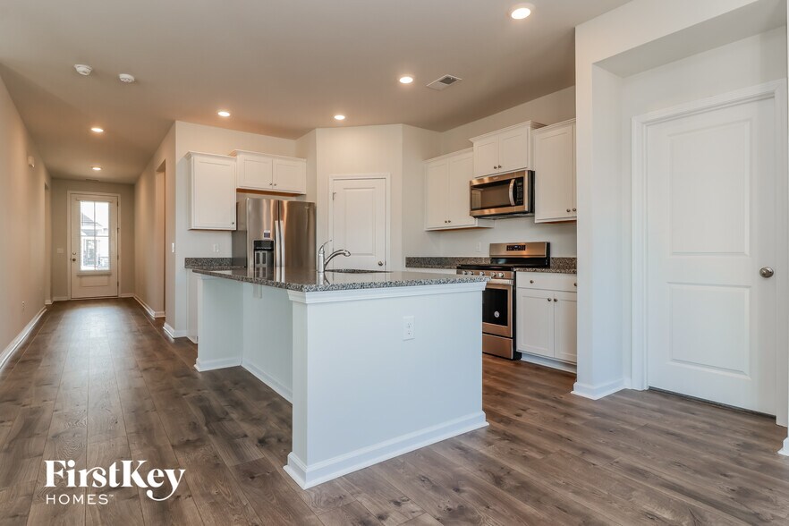 Building Photo - 407 Bering Ln