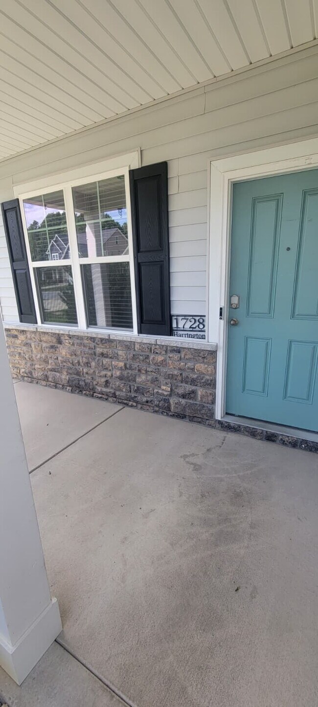 Building Photo - Spacious Elegance Awaits: 4-Bedroom Gem with Granite Countertops on Harrington Road!