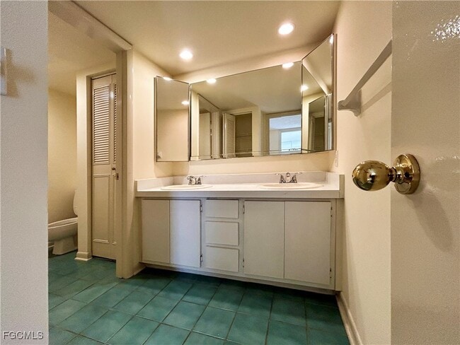 Building Photo - 1607 Park Meadows Dr