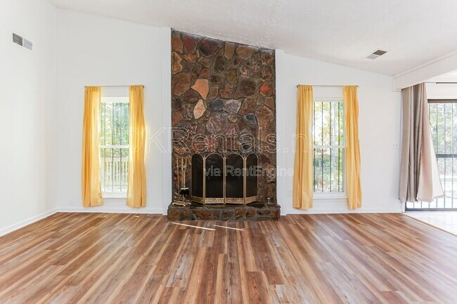 Building Photo - 135 Beethoven Ct