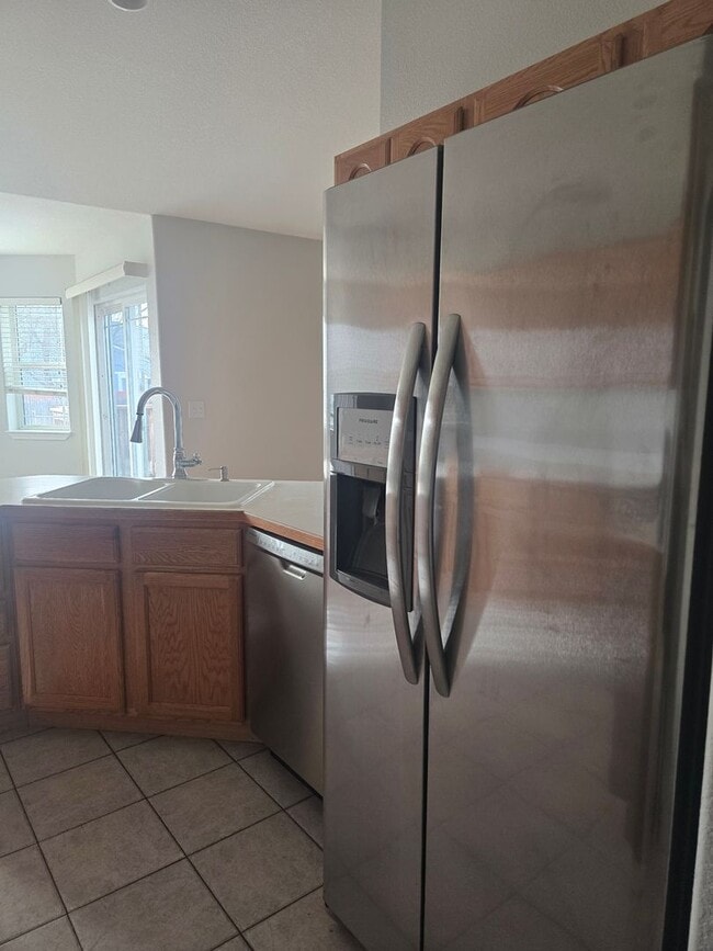 Building Photo - Beautiful 3 bed 2 bath