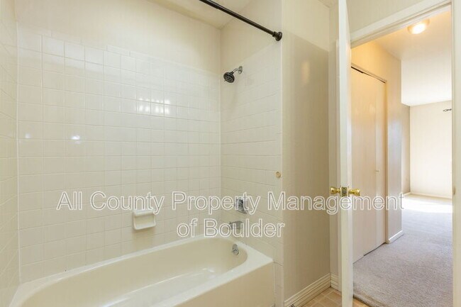 Building Photo - 5550 Stonewall Pl