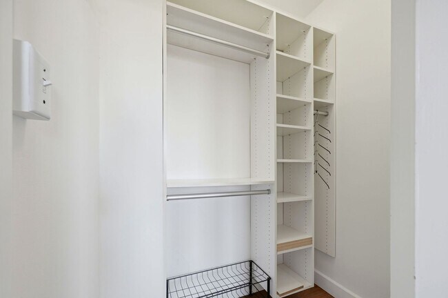 Building Photo - Light Filled Condo in Noe Valley+ Parking Included+ Laundry In unit - Please Contact for Showing ...