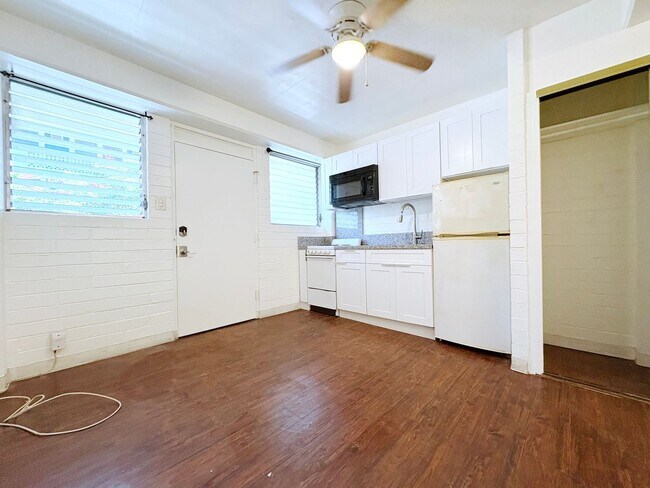 Building Photo - 264 Ka?iulani Ave