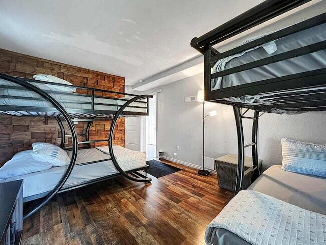 Building Photo - FULLY FURNISHED 2BR Condo