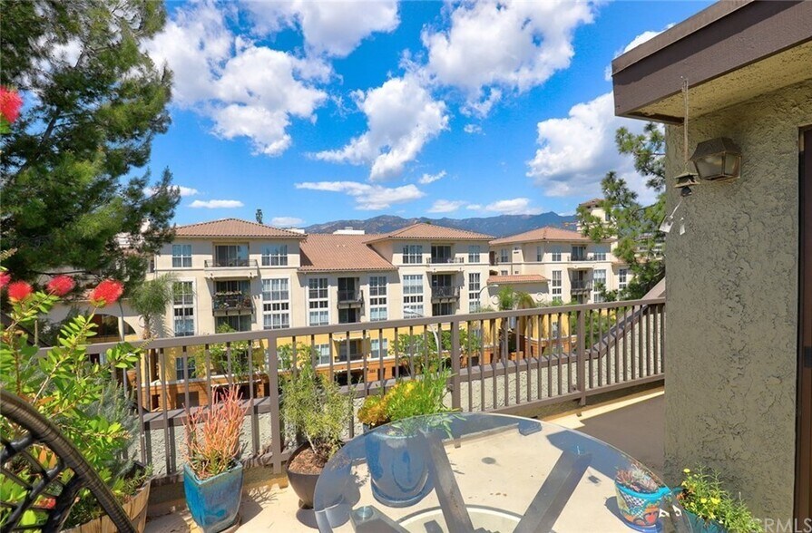 Building Photo - 330 Cordova St