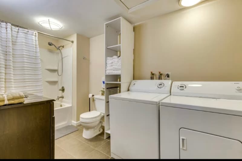 Building Photo - 1108 Valley View Ave