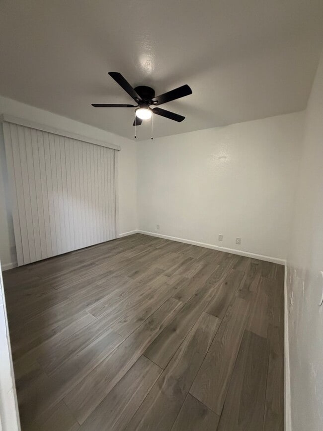 Building Photo - 14606 Riverside St