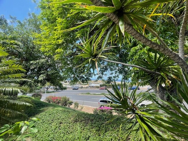 Building Photo - 4 bed/ 2 bath Townhome in Makakilo, Utilit...