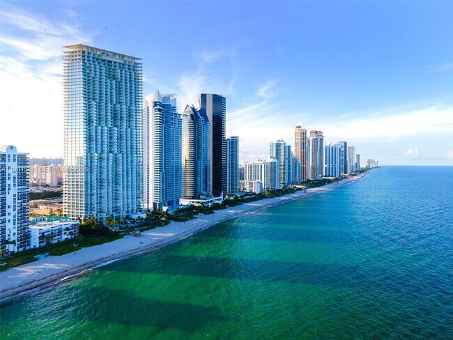 Building Photo - 3731 N Country Club Dr