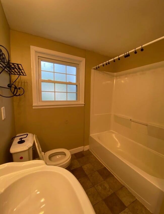 Building Photo - 2309 Cumberland Dr