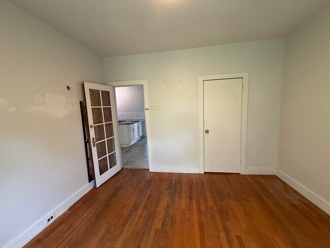 Building Photo - 381 Liberty Ave