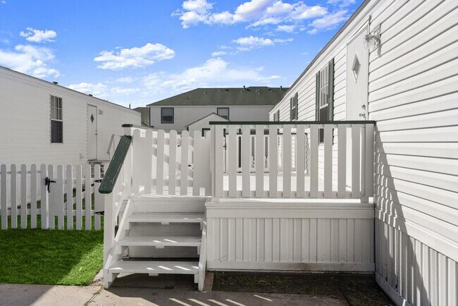 Building Photo - 5040 St Kitts Calle St