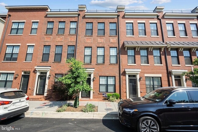 Building Photo - 621 Parkside Pl NE