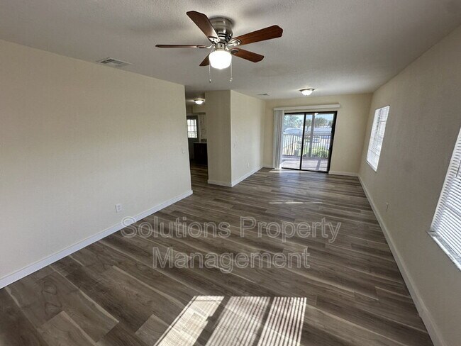 Building Photo - 565 Jackson Ave
