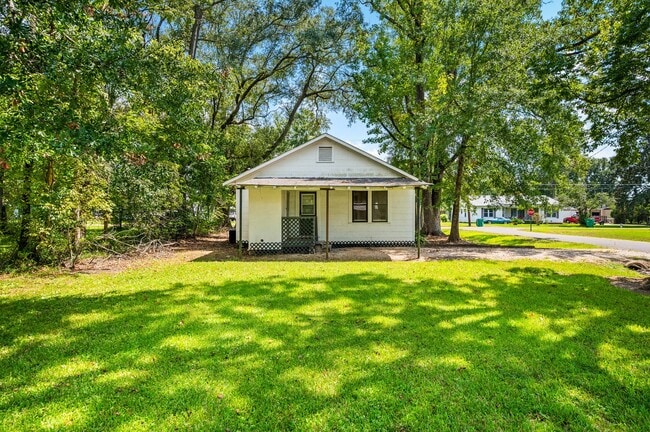 Building Photo - Charming 2 Bedroom 1 Bath In Boyce!