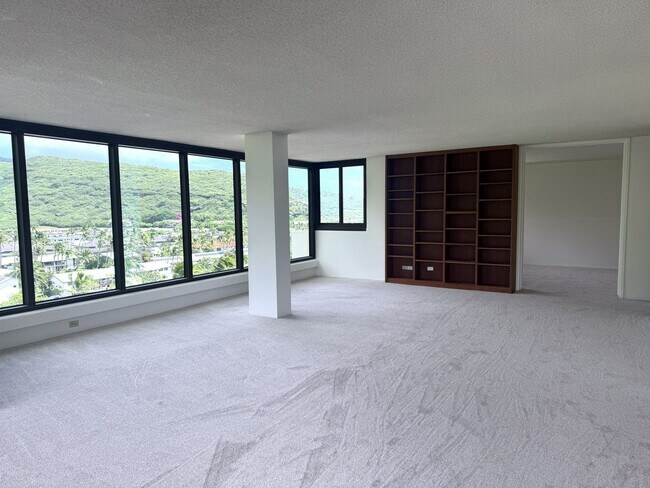 Building Photo - 250 Kawaihae St