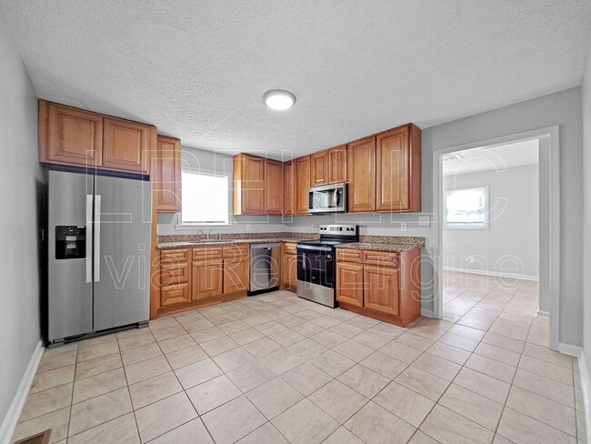 Building Photo - 13106 Ashlawn Dr