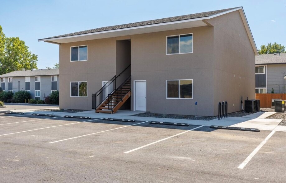 Building Photo - 485 S 38th Ave