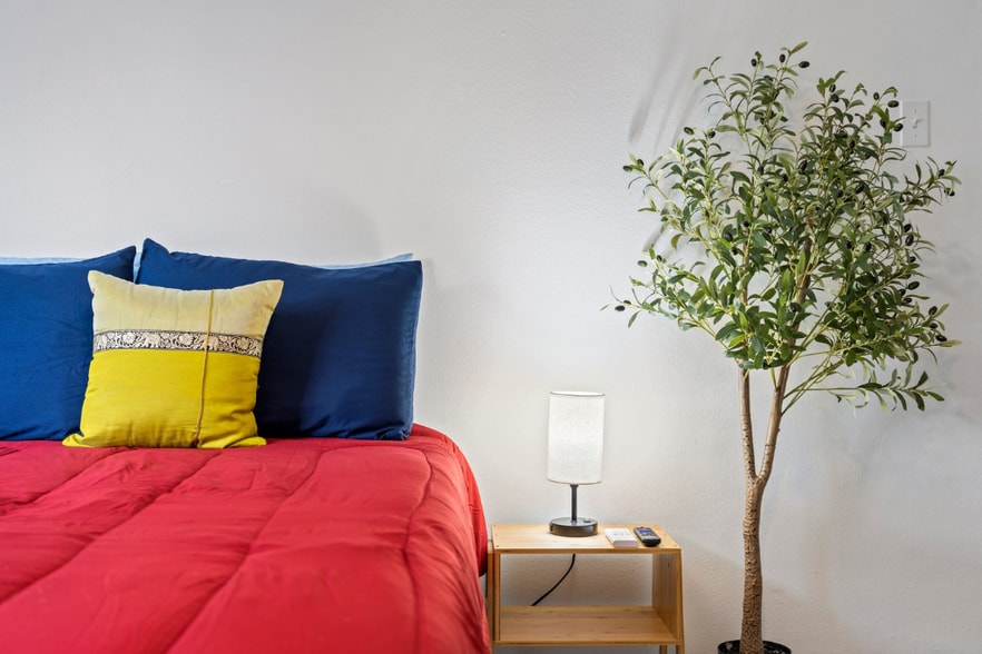 Building Photo - 5041 Cedar Springs Rd