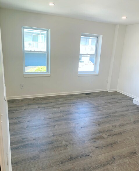 Building Photo - 606 Beach Ave