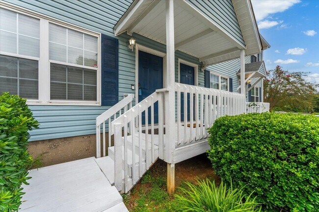 Building Photo - 2224 Timberwood Cir N