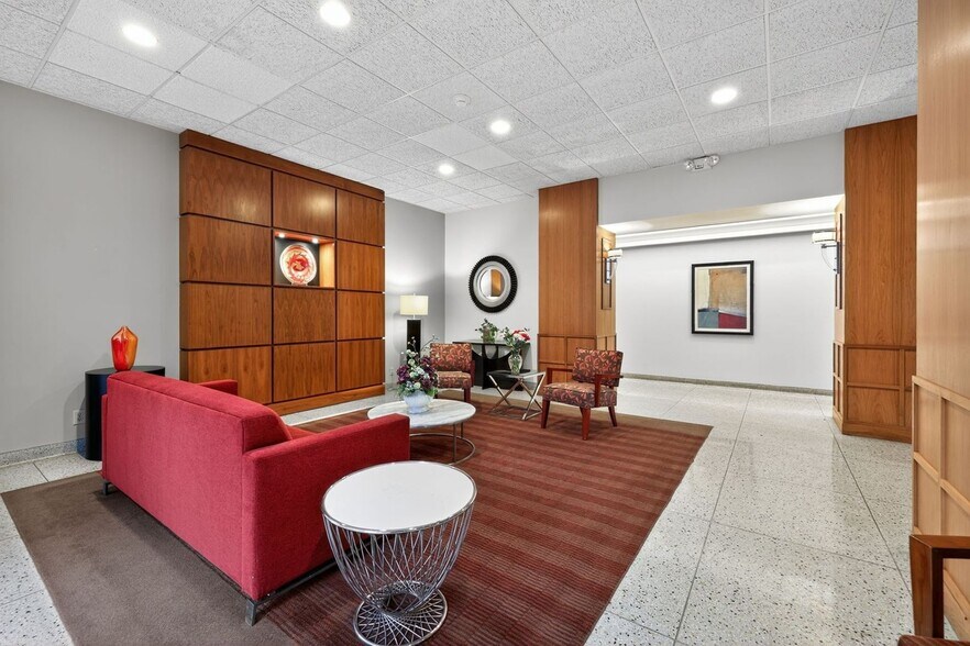 Building Photo - 2324 Madison Rd