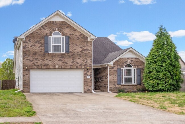 Building Photo - Three Bedroom with Bonus!