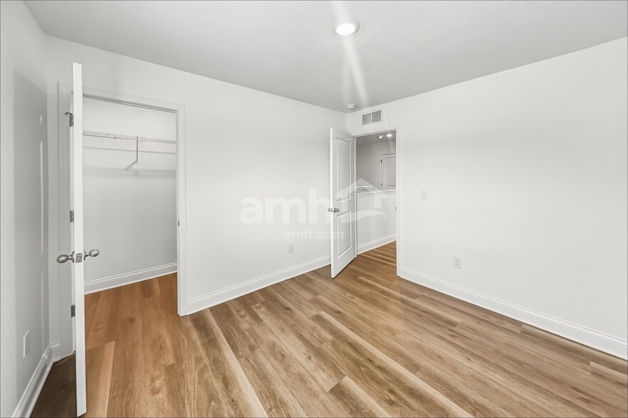 Building Photo - 93 Shady Elm Ln