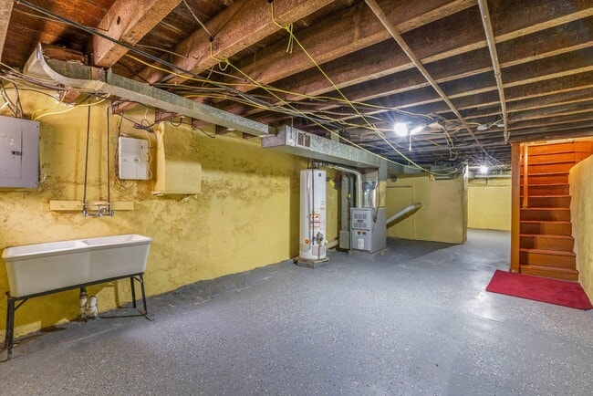 Building Photo - 513 Morris St