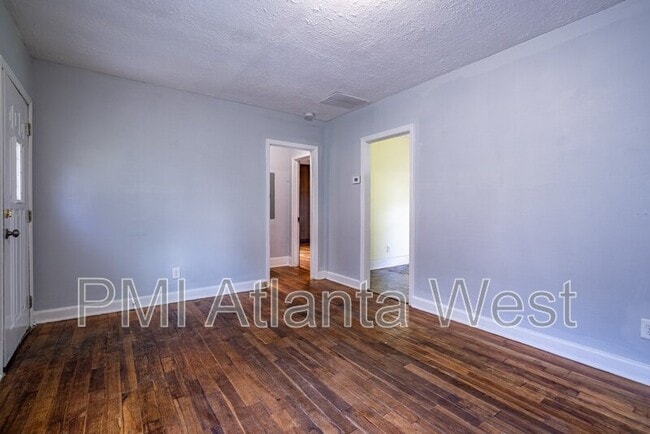 Building Photo - 2990 Jonquil Dr