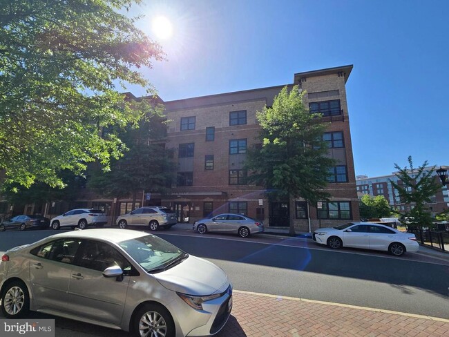 Building Photo - 9521 Bastille St