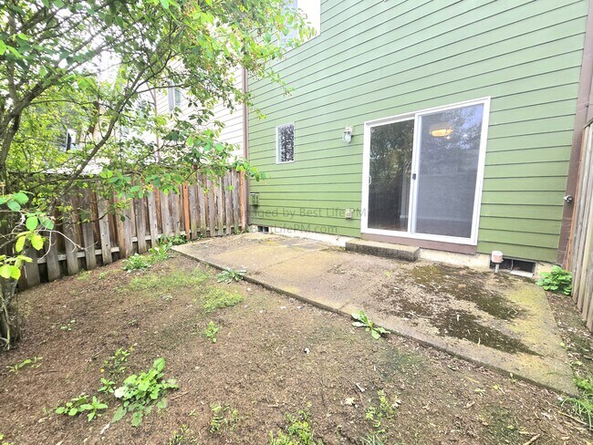 Building Photo - 17923 SW Niks Dr