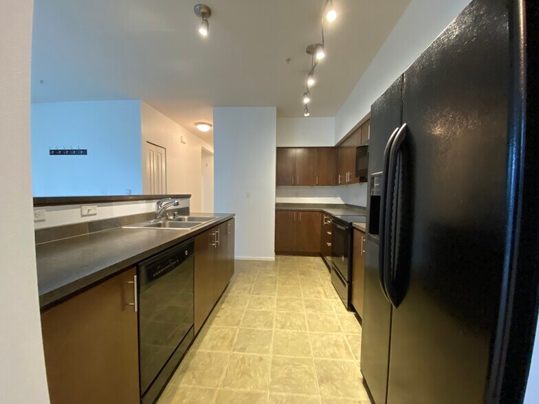 Building Photo - 15720 Manor Way