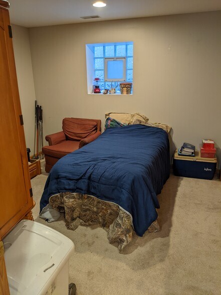 Bedroom - 5473 N Parkside Ave