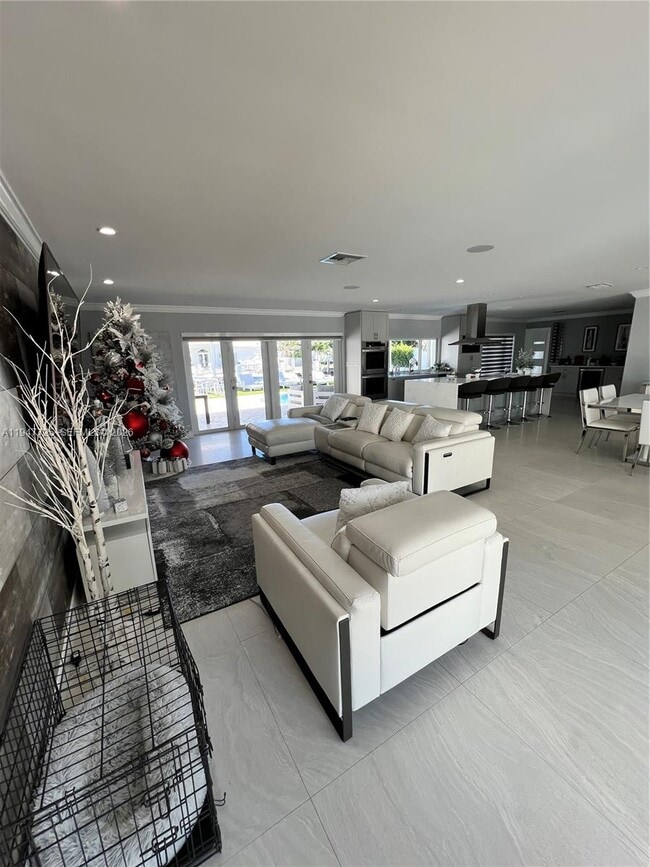 Building Photo - 5510 Bayview Dr